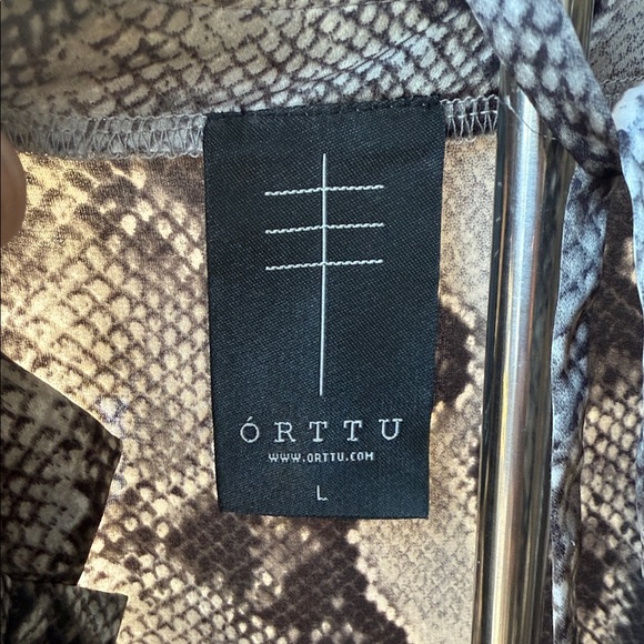 ORTTU, large,Snake Print asymmetrical Shirt for Men - Picture 2 of 12